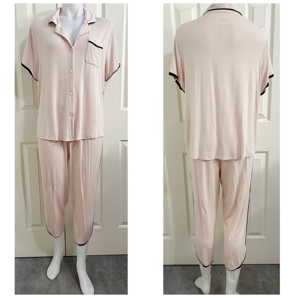 Stars Above, Light Pink 2 Piece Pajama Set, Short Sleeve Top, Capri Pants Size L - Picture 3 of 5